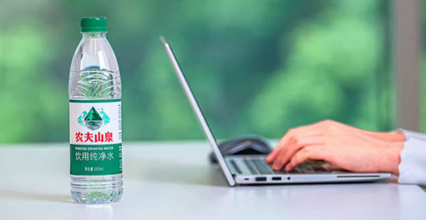 農夫山泉綠瓶水布局品牌戰(zhàn)略，低價搶占市場高地