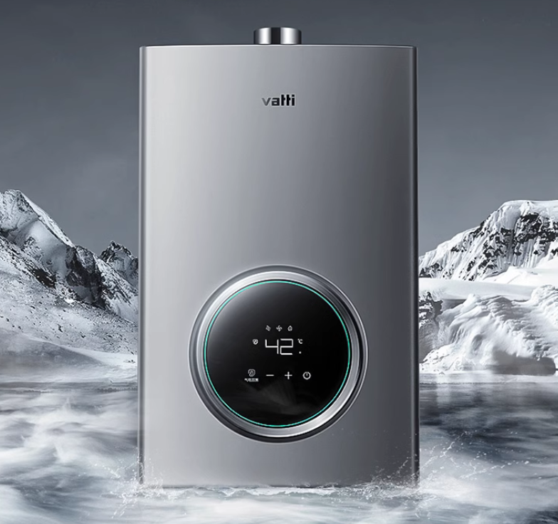 燃?xì)鉄崴髌放贫ㄎ话咐治? /> 
</p>
<p>
	&nbsp;
</p>
<p>
	一、華帝的品牌背景與行業(yè)地位
</p>
<p>
	&nbsp;
</p>
<p>
	華帝集團(tuán)成立于1992年，是中國燃?xì)饩咝袠I(yè)的知名企業(yè)，以“好火好生活”為品牌理念，致力于為消費(fèi)者提供高品質(zhì)的燃?xì)饩弋a(chǎn)品。華帝的燃?xì)鉄崴鳟a(chǎn)品以安全、節(jié)能、智能化為特點(diǎn)，深受消費(fèi)者喜愛。例如，其熱水器產(chǎn)品在國內(nèi)市場占有率逐年提升，并成功進(jìn)入東南亞、非洲等國際市場。
</p>
<p>
	&nbsp;
</p>
<p>
	二、行業(yè)背景：燃?xì)鉄崴魇袌龅脑鏊仝厔菖c競爭格局
</p>
<p>
	&nbsp;
</p>
<p>
	根據(jù)奧維云網(wǎng)的數(shù)據(jù)，2024年中國燃?xì)鉄崴魇袌鲆?guī)模達(dá)到296億元，同比增長8.8%，零售量達(dá)到1343萬臺，同比增長8.7%。這一增長得益于國家對燃?xì)饩咝袠I(yè)的政策支持以及消費(fèi)者對智能化、節(jié)能化產(chǎn)品的需求。與此同時(shí)，燃?xì)鉄崴魇袌龈偁幖ち遥放菩枰诩夹g(shù)創(chuàng)新、產(chǎn)品差異化和營銷策略上持續(xù)發(fā)力，以贏得消費(fèi)者的青睞。
</p>
<p>
	&nbsp;
</p>
<p>
	三、品牌背景：華帝燃?xì)鉄崴鞯囊?guī)模與定位
</p>
<p>
	&nbsp;
</p>
<p>
	華帝燃?xì)鉄崴饕灾懈叨耸袌鰹橹?，注重產(chǎn)品的安全性和智能化。其產(chǎn)品線涵蓋從傳統(tǒng)燃?xì)鉄崴鞯搅憷渌細(xì)鉄崴鳌⒅悄芎銣責(zé)崴鞯榷鄠€品類，滿足不同消費(fèi)者的需求。例如，其零冷水燃?xì)鉄崴鲬{借即開即熱的特性，成為市場熱銷產(chǎn)品。
</p>
<p>
	&nbsp;
</p>
<p>
	四、品牌理念
</p>
<p>
	&nbsp;
</p>
<p>
	華帝始終堅(jiān)持“科技讓生活更美好”的品牌理念，通過技術(shù)創(chuàng)新提升產(chǎn)品性能，同時(shí)注重環(huán)保和節(jié)能。這一理念不僅體現(xiàn)在產(chǎn)品設(shè)計(jì)中，也貫穿于品牌的營銷活動中，幫助華帝在消費(fèi)者心中樹立了高端、科技的品牌形象。
</p>
<p>
	<br />
</p>
<p align=